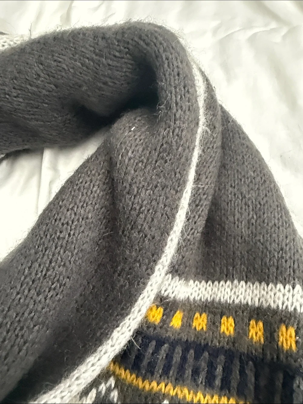 GAP Gray, White & Yellow Patterned Knit Scarf